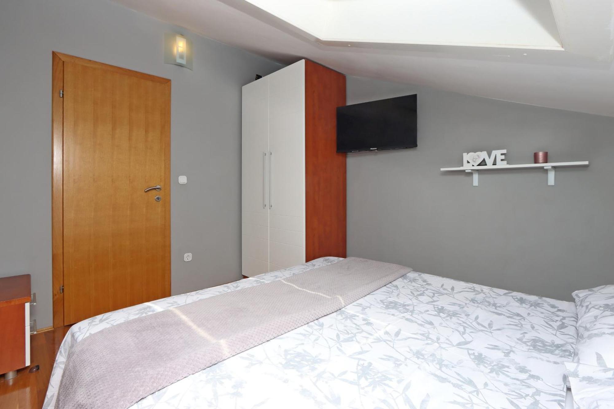 Seaside Apartments With A Swimming Pool Pag - 6412 Pag Town Ruang foto