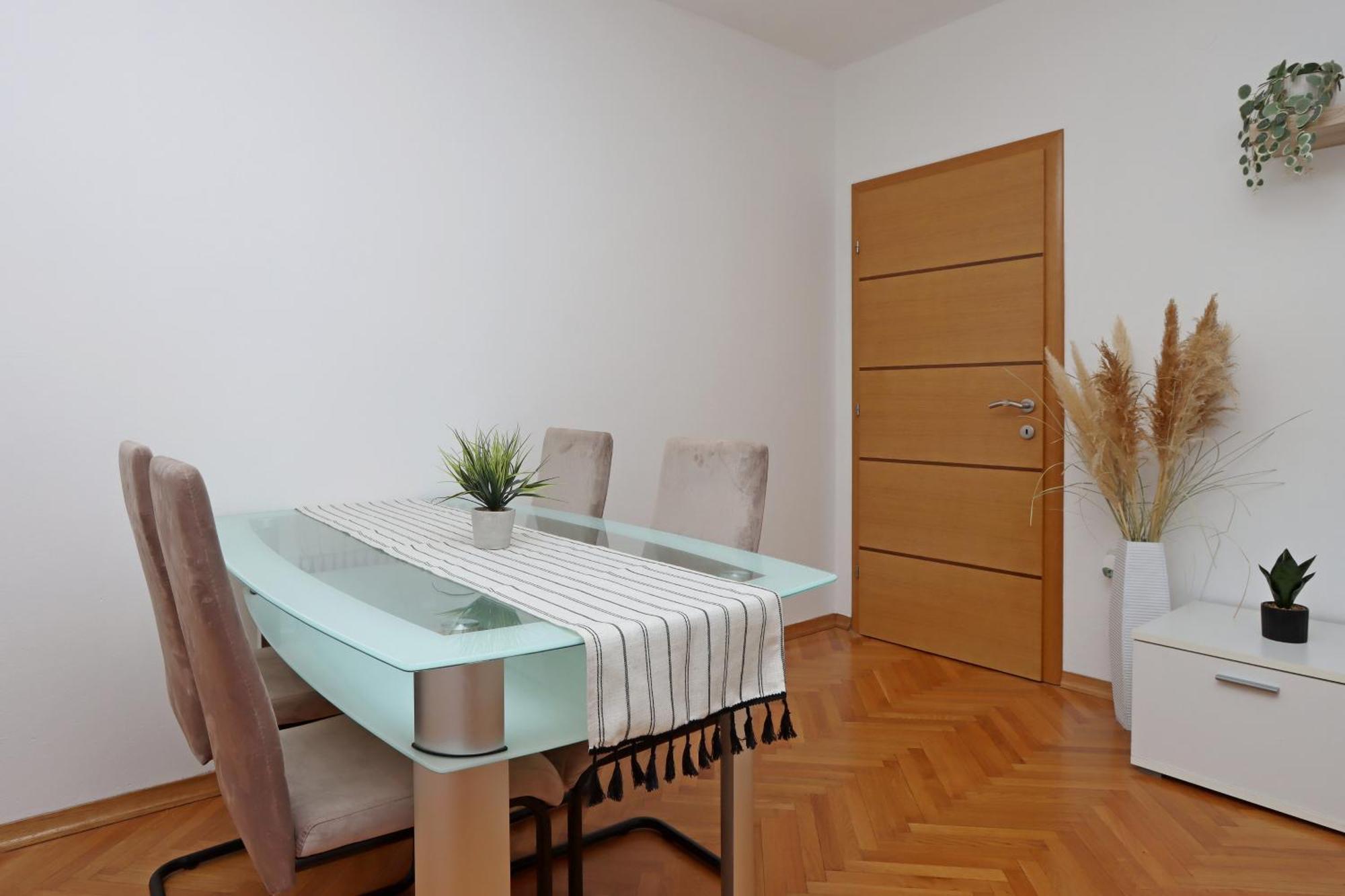 Seaside Apartments With A Swimming Pool Pag - 6412 Pag Town Ruang foto