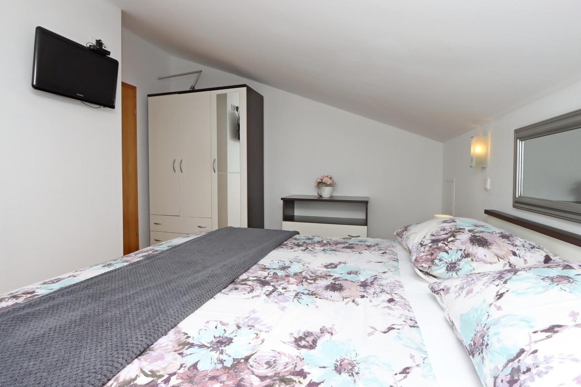 Seaside Apartments With A Swimming Pool Pag - 6412 Pag Town Ruang foto