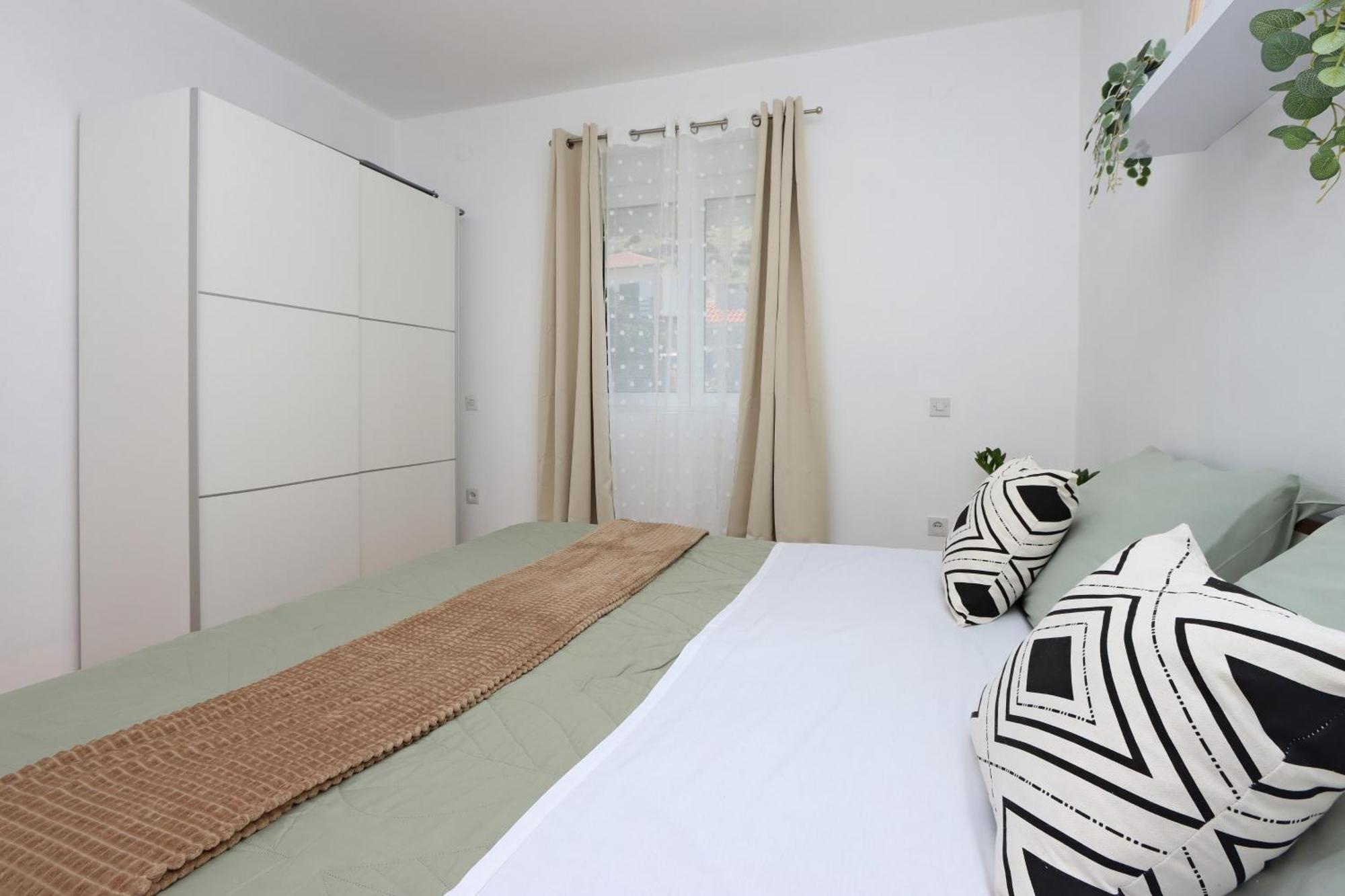 Seaside Apartments With A Swimming Pool Pag - 6412 Pag Town Ruang foto